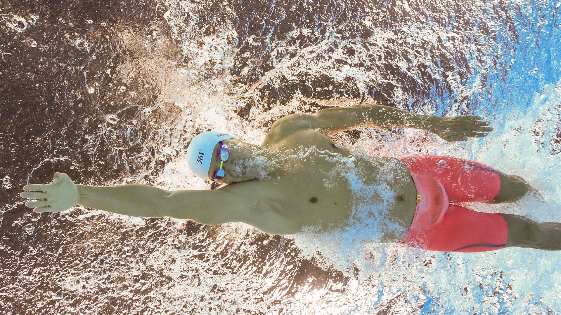 张雨霏携队友全力冲击接力金牌，张雨霏接力赛夺金视频